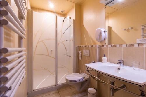 a bathroom with a shower and a toilet and a sink at Cosy'Appart - TY BOUQUET in Rouen