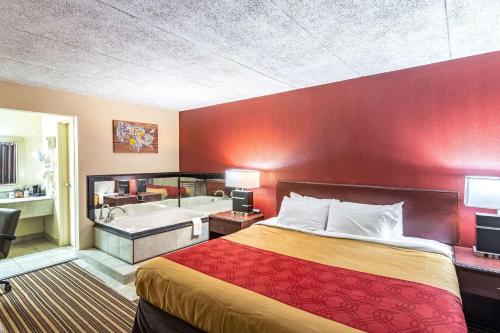Katil atau katil-katil dalam bilik di Econo Lodge Zanesville Downtown
