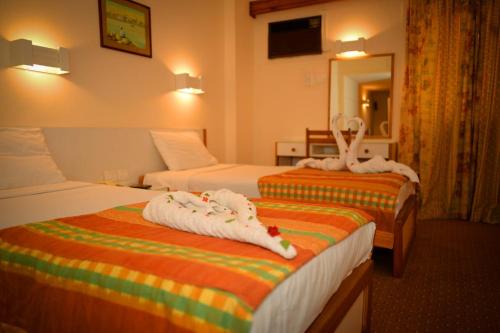 Postel nebo postele na pokoji v ubytování Cleopatra Hotel
