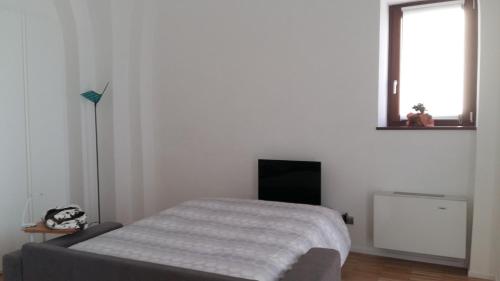 Un pat sau paturi într-o cameră la La casetta di Flavia :guest house molto accogliente