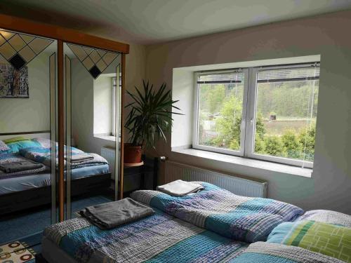 Postel nebo postele na pokoji v ubytování Ferienhaus Vulkaneifel Abtei Himmerod