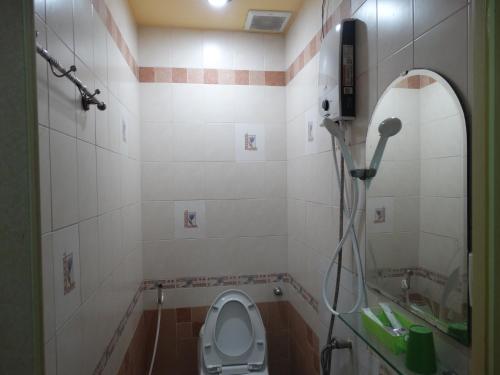 Koupelna v ubytování Thuong Hai Hotel