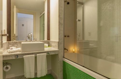 Vonios kambarys apgyvendinimo įstaigoje AWA Boutique + Design Hotel