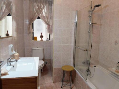 Koupelna v ubytování Bright & Airy sea views apartment