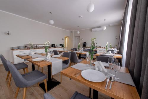 a dining room with wooden tables and chairs at Biały Gościniec in Ciechanów
