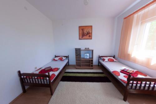 En eller flere senger på et rom på Hostel -Sema