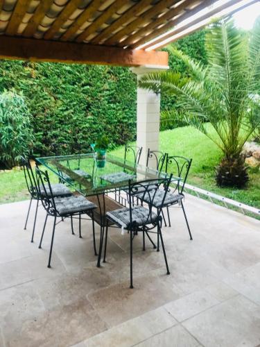 Zahrada ubytování Luxueuse villa piscine et jacuzzi