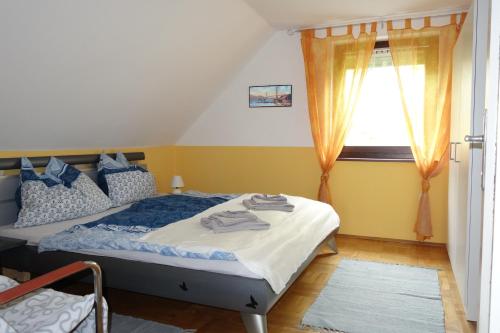 a bedroom with a bed and a window at Haus Erika in Völkermarkt