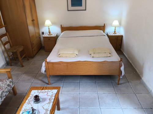 Ein Bett oder Betten in einem Zimmer der Unterkunft Spanos House