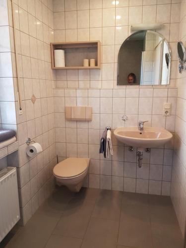 Koupelna v ubytování Landhaus Goeres
