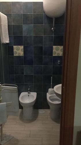 a bathroom with a toilet and a sink at villa francesca in Capua