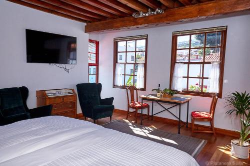 Postel nebo postele na pokoji v ubytování Platanera Suites