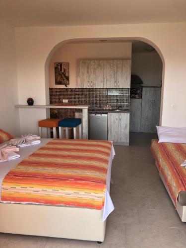 Un pat sau paturi într-o cameră la Vila POGLED