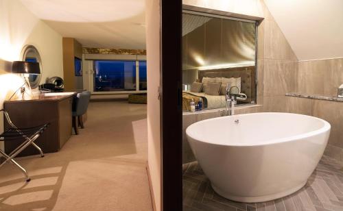 Seamill House Hotel tesisinde bir banyo