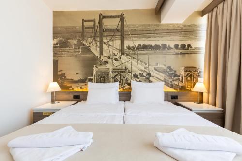 Postel nebo postele na pokoji v ubytování Hotel Royal Inn