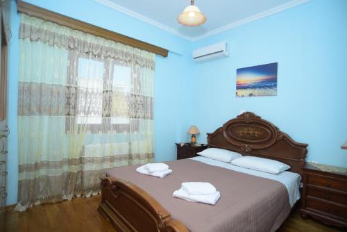 a bedroom with a bed with two towels on it at Villa Irini Ammousa in Ágios Nikólaos