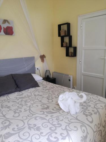 a bedroom with a bed with a towel on it at Pensión Mar in Portomarin