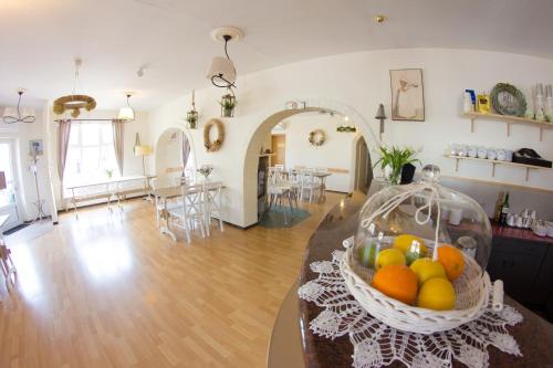 a living room with a table with a basket of fruit at Wisełka PERŁA Bałtyku in Wisełka