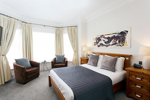 Katil atau katil-katil dalam bilik di Andover House Hotel & Restaurant - Adults only