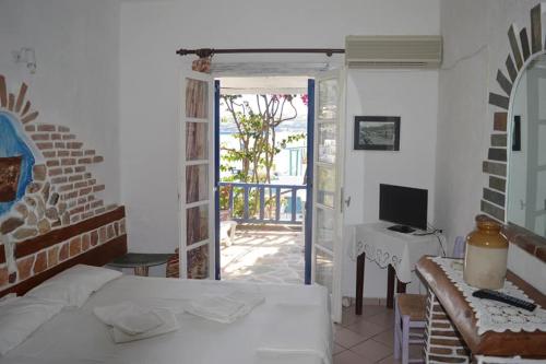 Gallery image of Aposperitis Rooms & Apartments in Kini