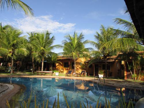 Piscina de la sau aproape de Hotel Enseada Maracajaú