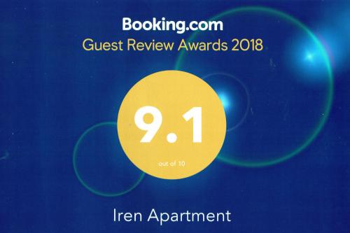Iren Apartmentに飾ってある許可証、賞状、看板またはその他の書類