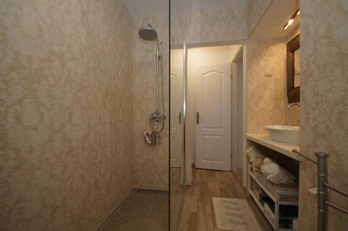 Vonios kambarys apgyvendinimo įstaigoje Koko Apartments