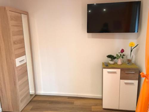 TV a/nebo společenská místnost v ubytování Gästehaus Sarker