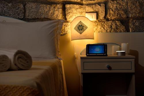 Una televisión o centro de entretenimiento en Hotel Antica Posada