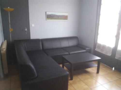 a living room with a couch and a table at Villa Rue Gainekoa in Cambo-les-Bains