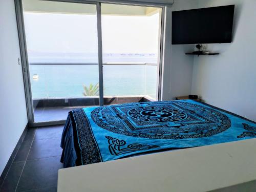 Giường trong phòng chung tại Nuevo Paracas Apartment