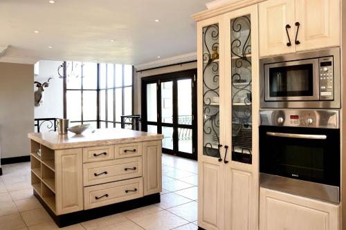 a kitchen with a sink and a microwave at Villa Seaview in Knysna