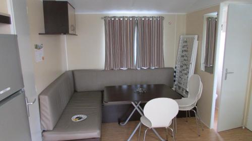 Гостиная зона в Mobil Home 3 ch