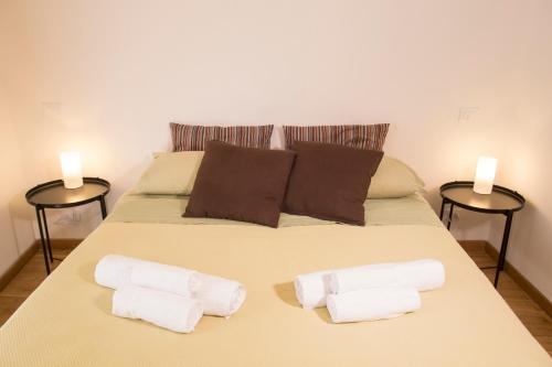 a bed with two pillows and towels on it at B&B del Parlamento in Palermo