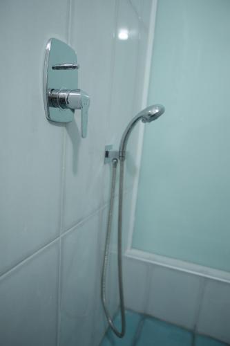 Ένα μπάνιο στο Central Studio Flat