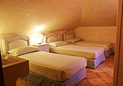 una camera con due letti di Cà dei Sauri - taste of Puglia a Castelluccio dei Sauri