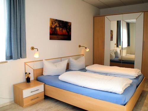 a bedroom with two beds and a mirror at Jenny´s Ferienwohnungen in Bad Salzungen