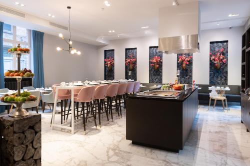 a dining room with a long table and chairs at Boutique Hotel Sablon by CW Hotel Collection in Bruges