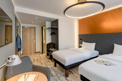 Postel nebo postele na pokoji v ubytování ibis Styles Bamberg