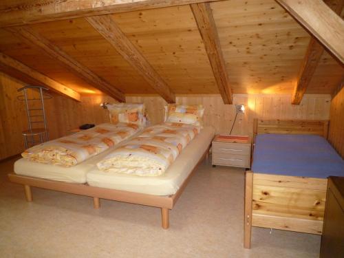 Ένα ή περισσότερα κρεβάτια σε δωμάτιο στο Esthers Guesthouse