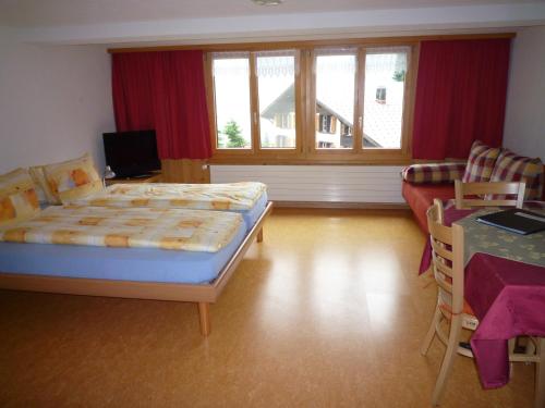 Ένα ή περισσότερα κρεβάτια σε δωμάτιο στο Esthers Guesthouse