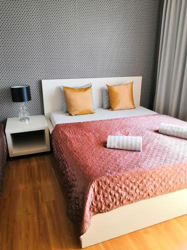 Golden Family Apartments