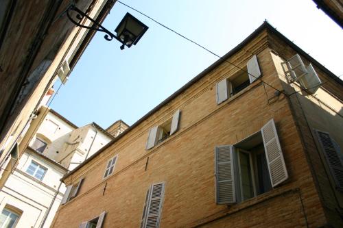 Edificio en el que se encuentra el hostal o pensión