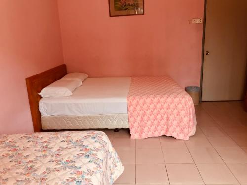 Postel nebo postele na pokoji v ubytování Hotel Cahaya