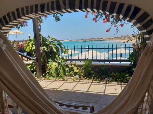 a view of the beach from a resort window at Hotel Odjo d'água in Santa Maria