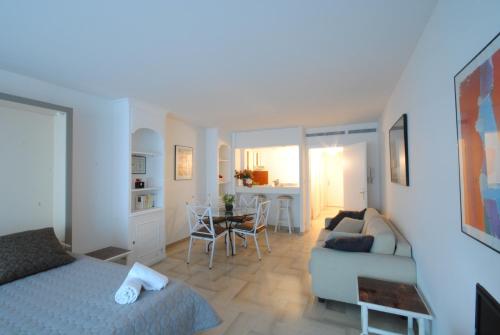 Residence Gray d'Albion Studio DEL186