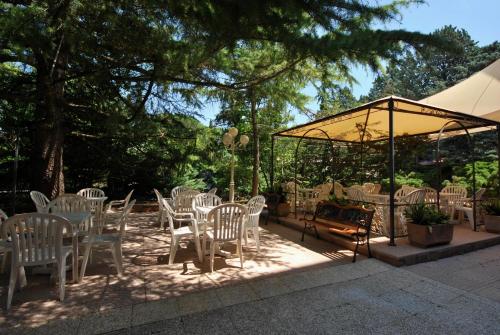 a group of white chairs and tables under a tent at Nuovo Mondo in Montefalco