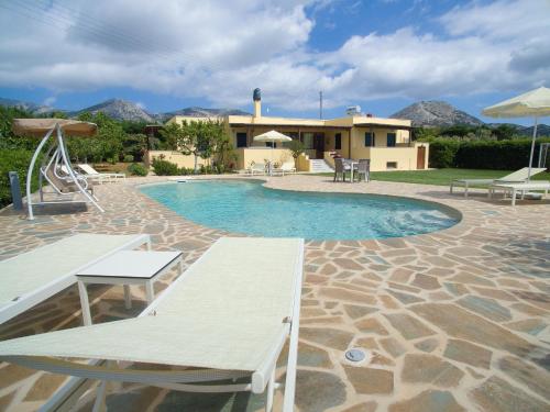 a house with a swimming pool and a house at Naxos Cottage in Káto Sangríon