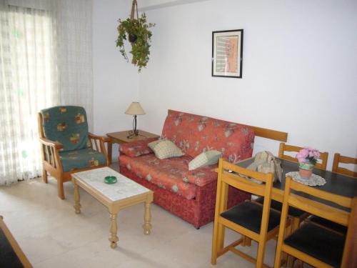 a living room with a couch and chairs and a table at Apartamentos Gemelos IV - Fincas Arena in Benidorm
