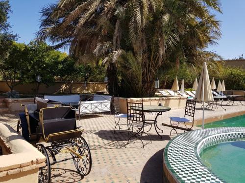 Swimmingpoolen hos eller tæt på Palais Villa Talaa Resort